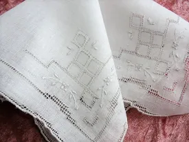 Beautiful Vintage Lace Hankie BRIDAL WEDDING HANDKERCHIEF Hanky lovely Hand Embroidery Openwork Perfect Bride Present Collectible Hankies