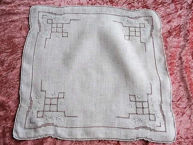 Beautiful Vintage Lace Hankie BRIDAL WEDDING HANDKERCHIEF Hanky lovely Hand Embroidery Openwork Perfect Bride Present Collectible Hankies