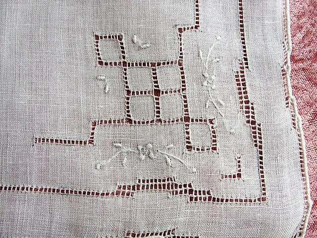 Beautiful Vintage Lace Hankie BRIDAL WEDDING HANDKERCHIEF Hanky lovely Hand Embroidery Openwork Perfect Bride Present Collectible Hankies